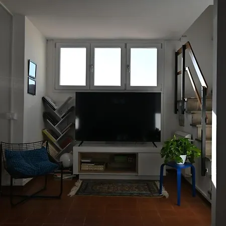 아파트 Small Penthouse With A Terrace *