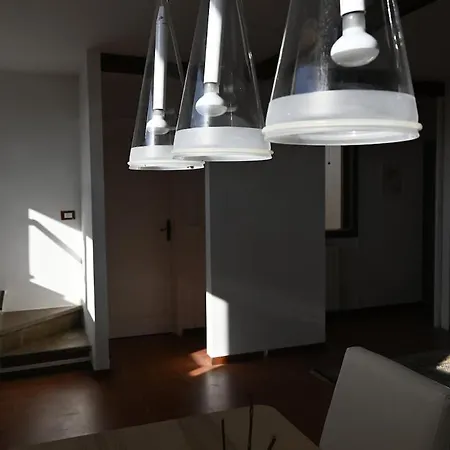 아파트 Small Penthouse With A Terrace