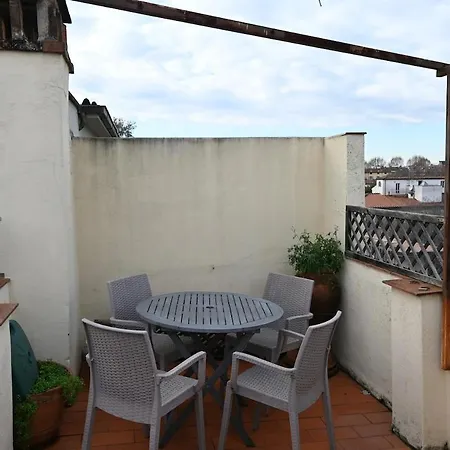 Small Penthouse With A Terrace 아파트