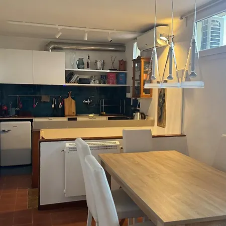 Small Penthouse With A Terrace 아파트